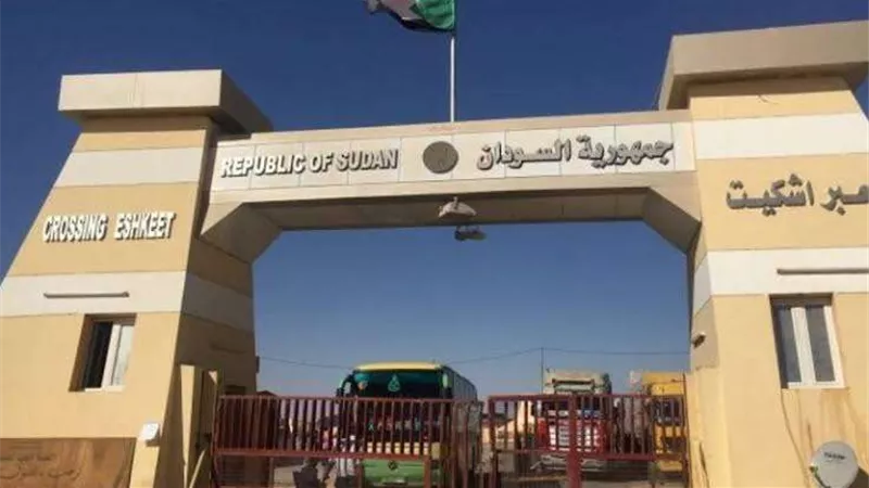 السفارة المصرية بالسودان تطالب رعاياها بالابتعاد عن مناطق الاشتباكات