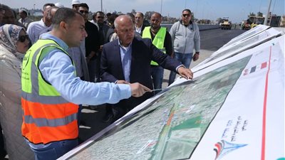 وزير النقل يتابع معدلات تنفيذ مشروعات الطرق والكباري بالدقهلية ودمياط