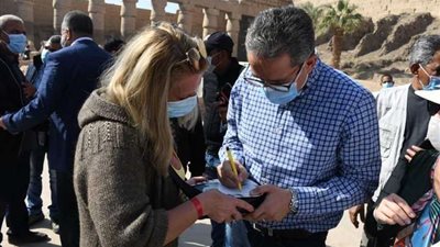 وزير السياحة والآثار يقوم بجولة في محافظة الأقصر