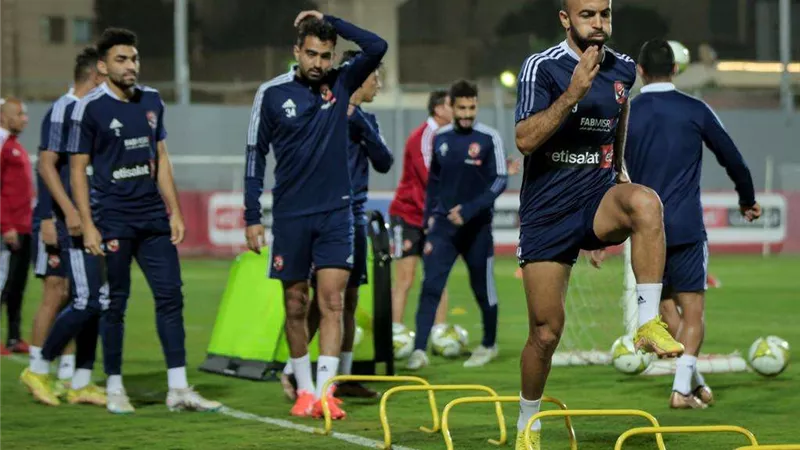 مدافع الأهلي ينتظم في المران الجماعي للفريق