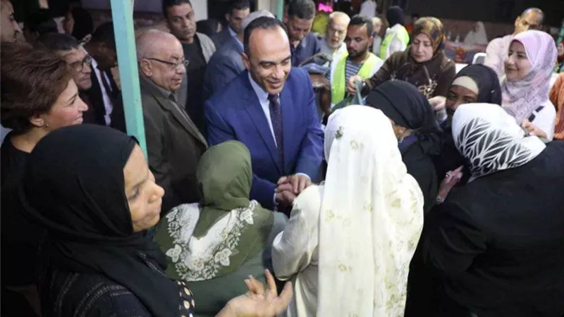نائب محافظ المنيا يشارك الإفطار مع نزلاء دار للمسنين |صور