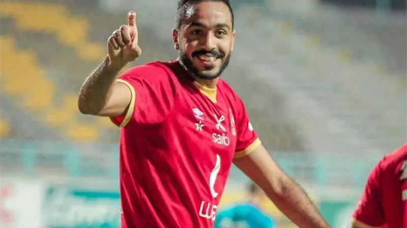 الفولت.. الأهلي يسجل الهدف الثاني في شباك سموحة