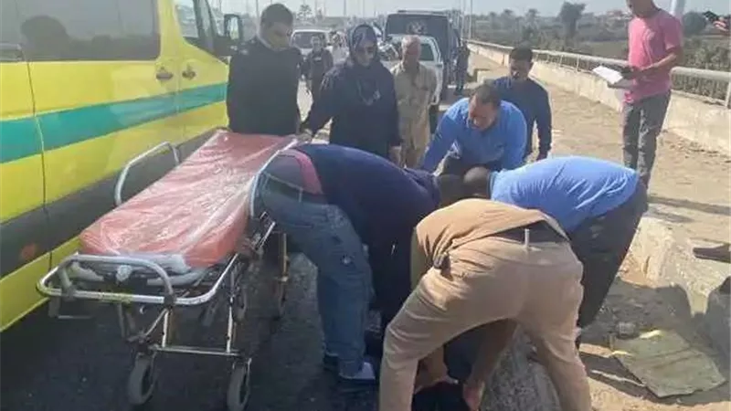 إصابة 4 أشخاص بينهم حالة حرجة فى حادث تصادم توك توك ودراجة نارية بالمنيا