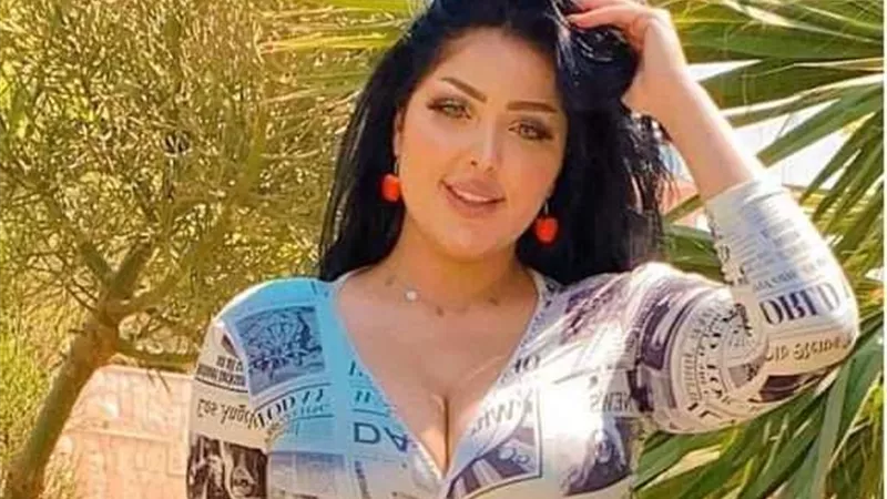 وصول سلمى الشيم للمحكمة بتهمة نشر الفسق