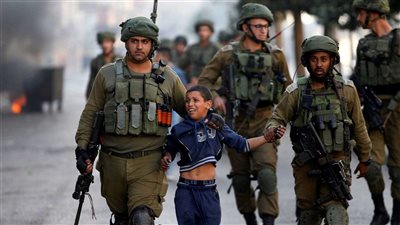 بسب لعبه قرب مستوطنة.. إسرائيل تستدعي طفل فلسطيني للتحقيق