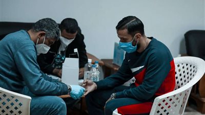 للاعبي الأهلي يجرون 
