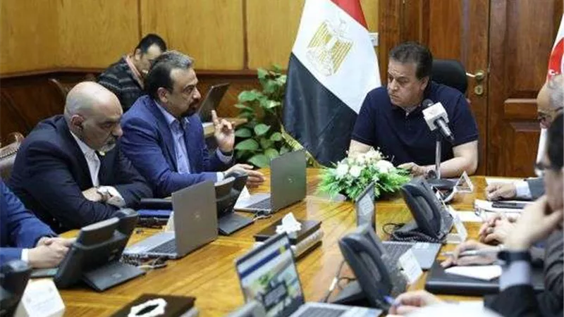وزير الصحة يوجه بتكثيف الرقابة على المنشآت الغذائية خلال العيد