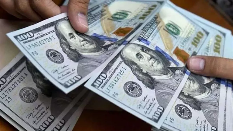 انهيار  الدولار الأمريكي.. مفاجأة مدوية بشأن سقوط وشيك لـ الأخضر