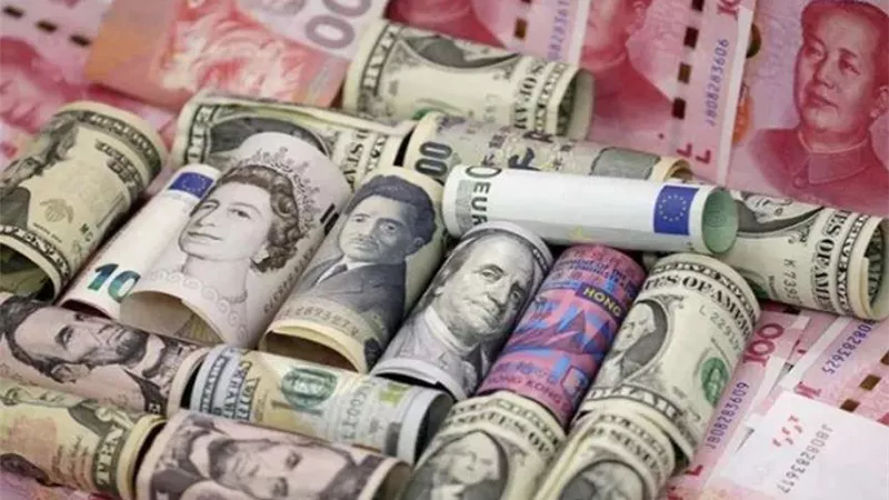 استقرار أسعار العملات الأجنبية والعربية أول أيام العيد