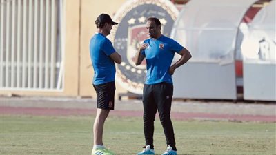 مدرب الأهلي السابق يقترب من تدريب نادٍ إنجليزي