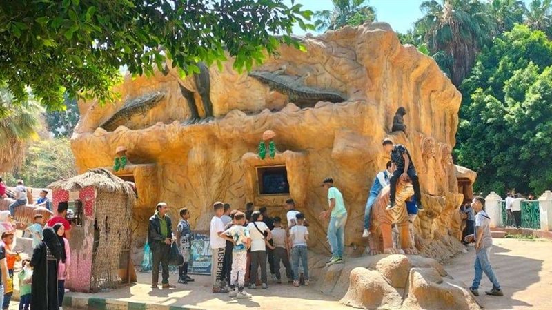 توافد الزائرين لحديقة