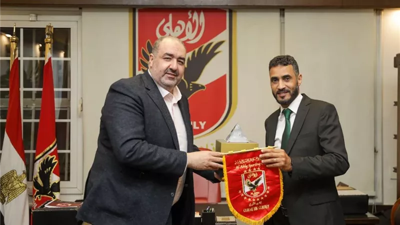 محمد الغزاوي يكرم وفد من نادي الرجاء المغربي