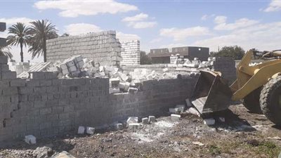 مركز المنيا يزيل 19 حالة تعد بالبناء على الأراضي الزراعية