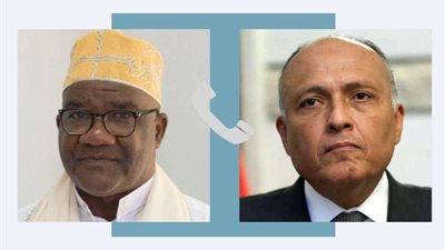 وزير الخارجية يتلقى اتصالاً هاتفياً من نظيره القمري