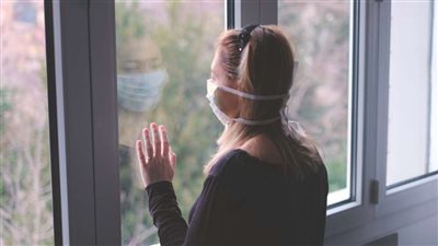 ما هي أصعب مرحلة عند الإصابة بفيروس كورونا؟.. طبيب يجيب