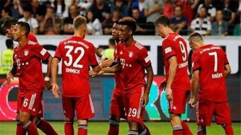 بايرن ميونخ يعلن إصابة نجم الفريق وغيابه عن الملاعب