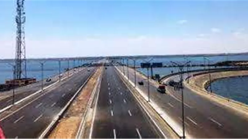 وزارة النقل تنفذ مشروع تطوير الطريق الدولي الساحلي