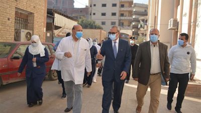 محافظ القليوبية يتفقد مستشفيات العزل لمتابعة أعمال تركيب شبكة الغازات وتنك الأكسجين