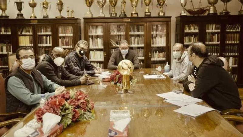 الخطيب يبحث مع موسيماني احتياجات الأهلي