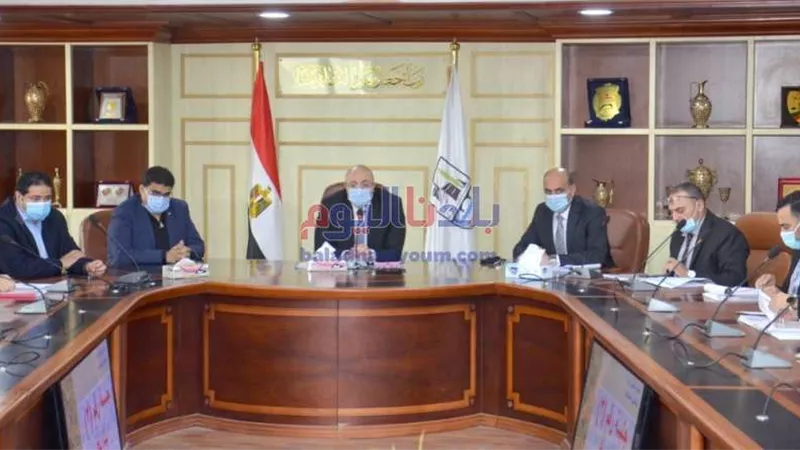 محافظ بني سويف يترأس اجتماع مجلس إدارة المناطق الصناعية للدفع بقطاع الاستثمار