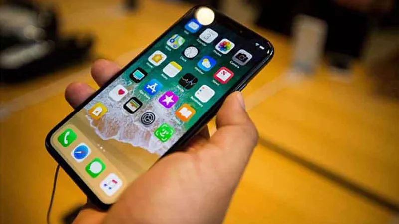 حبس وغرامة مالية.. التعليم توضح عقوبات حيازة الهاتف المحمول في الامتحانات