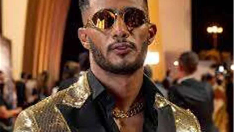 محمد رمضان يحتفل بتحقيق فيلم 