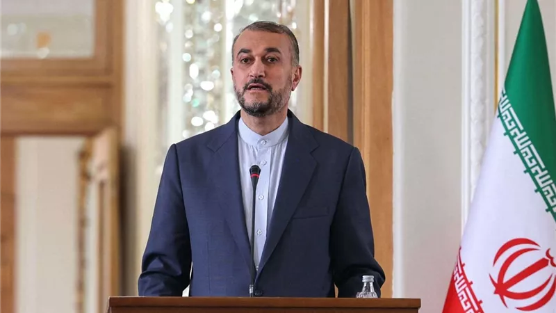 من بيروت وزير الخارجية الإيراني: أمن لبنان من أمن المنطقة