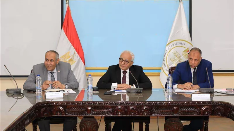 وزير التعليم: عدم السماح بعقد امتحانات الثانوية العامة في لجان حدث بها غش جماعي أو شغب