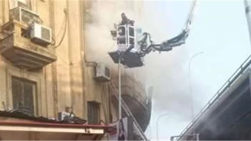 بـ 3 سيارات إطفاء.. إخماد حريق نشب داخل شقة سكنية بالهرم