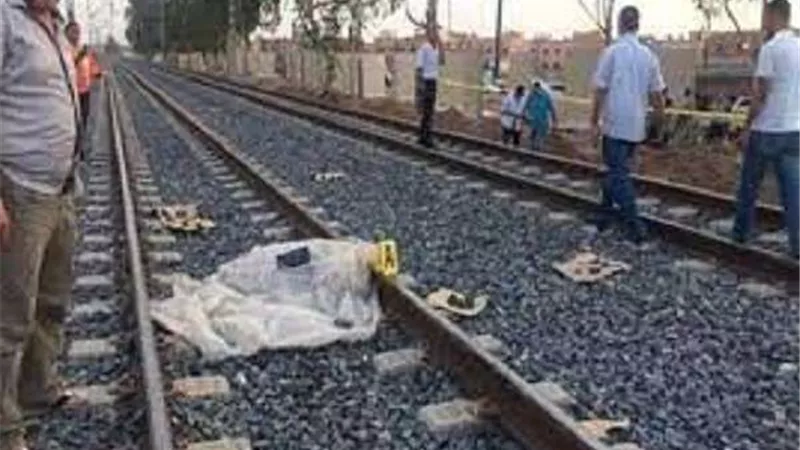 مصرع بائع سقط من قطار إثر اختلال توازنه بالعياط