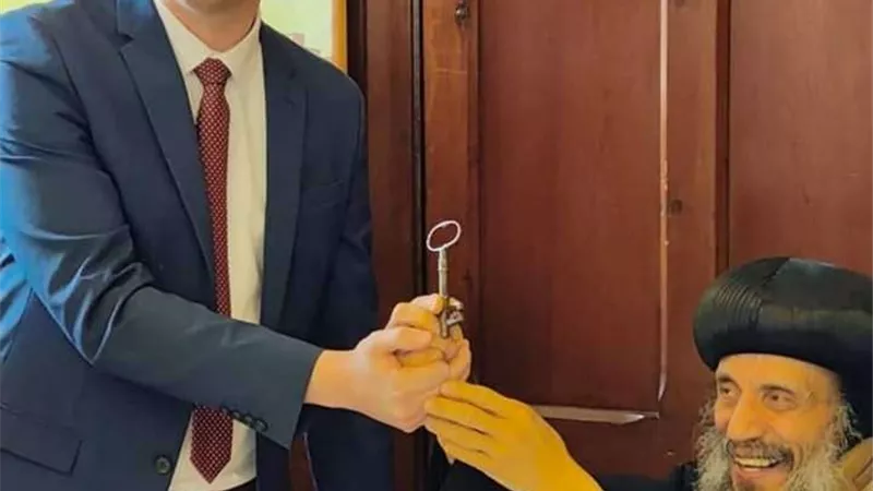 الكنيسة الأرثوذكسية توقع عقد شراء كنيسة جديدة بإيبارشية أيرلندا|صور