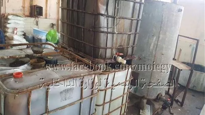 ضبط مصنع لإنتاج الأسمدة والمخصبات الزراعية بالدقهلية
