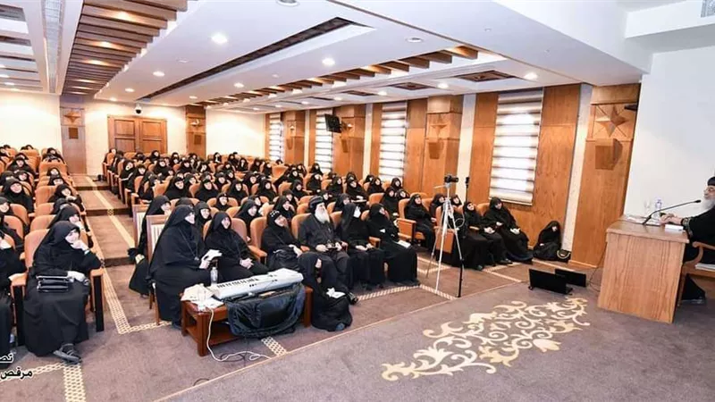 البابا تواضروس يستقبل الأنبا ماركوس ووفدًا من راهبات دير الشهيدة دميانة
