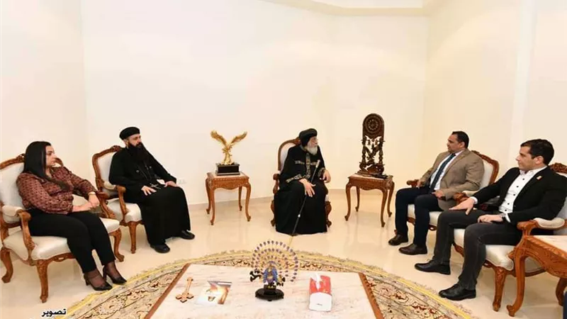 البابا تواضروس يستقبل وفد «حياة كريمة»| صور