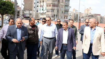 محافظ الشرقية يتفقد أعمال الرصف والتطوير الجارية بشوارع الزقازيق