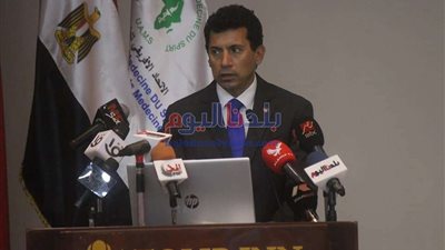 وزير الرياضة يؤازر المنتخب الوطني أمام السويد في مباراة تحديد صدارة المجموعة السابعة
