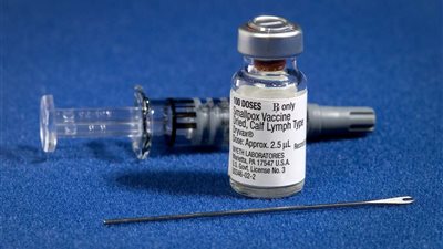 أستاذ بطب القصر العيني يكشف تفاصيل هامة بشأن توفير لقاح كورونا للمواطنين