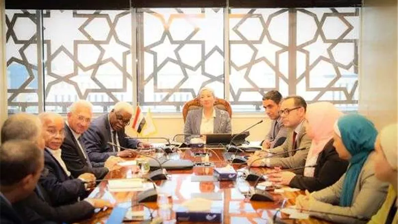 وزيرة البيئة وسكرتير عام منظمة الحكومات الأفريقية يناقشان التعاون الثنائي