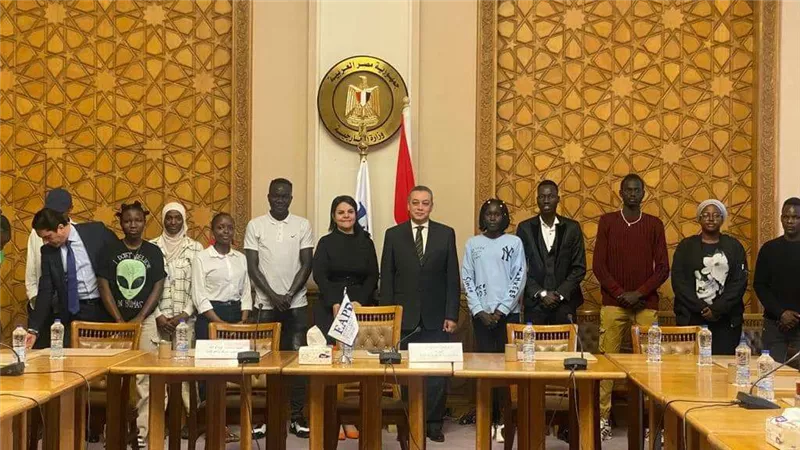 أمين عام الوكالة المصرية يلتقي عددًا من الطلبة الأفارقة الدارسين في مصر