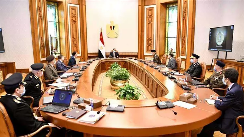 الرئيس السيسي يطلع على تطوير منشآت وزارة الداخلية