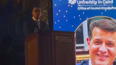 طارق رضوان يتوج بجائزة الخريجين بالجامعة الأمريكية