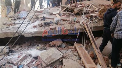 شاهدة عيان تكشف عن أسباب انهيار منزل المحلة