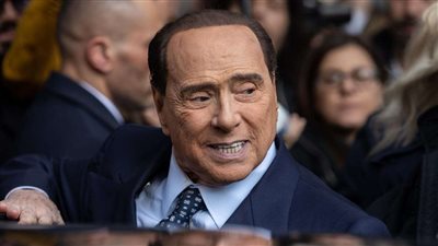 أول ظهور لرئيس الوزراء الإيطالي السابق منذ مرضه.. تفاصيل