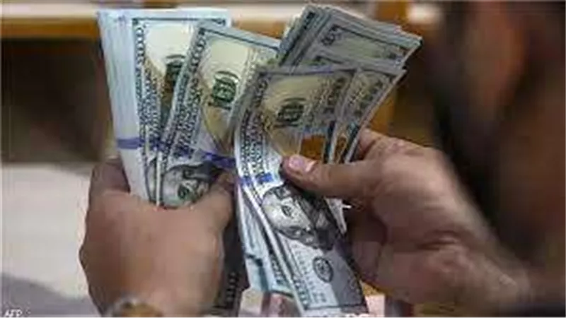 ضبط 3 أشخاص بتهمة تهريب عملات أجنبية بمطار القاهرة
