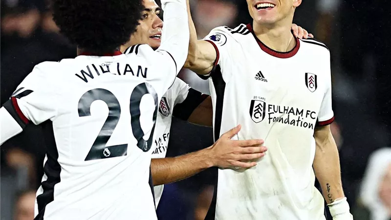 فولهام يفوز على ليستر سيتي بخامسية مقابل ثلاثة أهداف في الدوري الإنجليزي