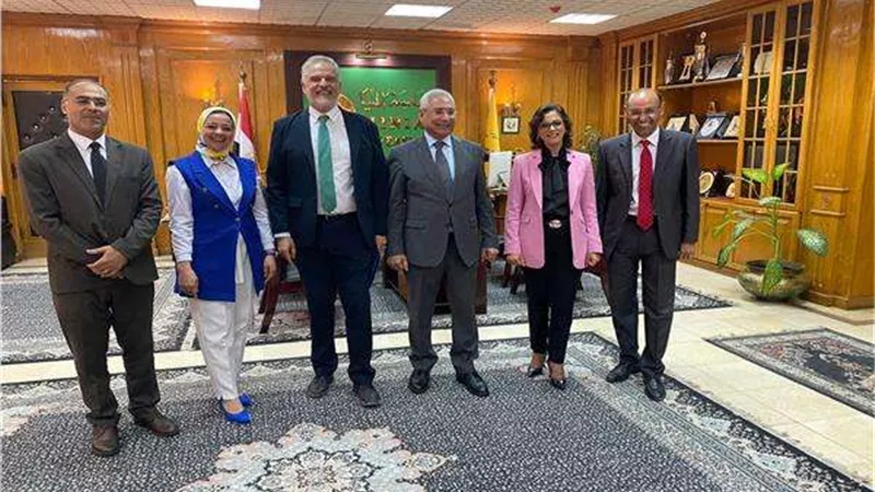 رئيس جامعة المنيا يستقبل مستشار الوزير لشئون سفارة كولومبيا بالقاهرة