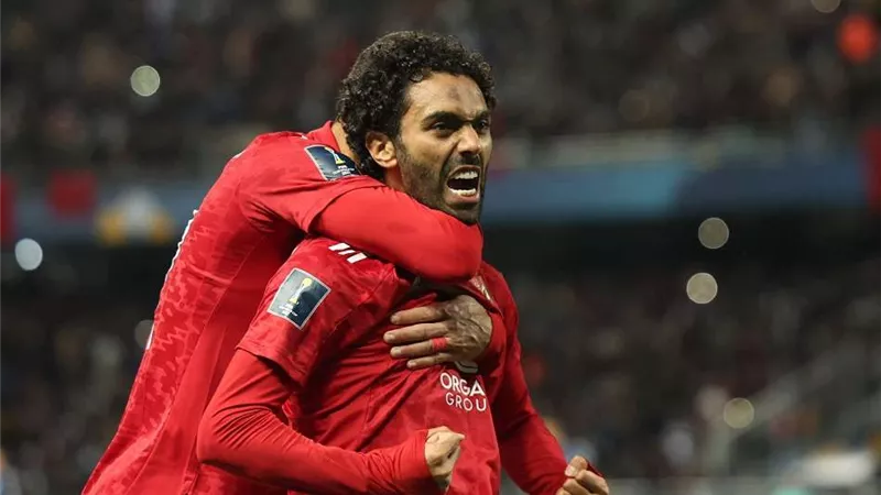 طبيب الأهلي يكشف موقف حسين الشحات من المشاركة أمام الترجي