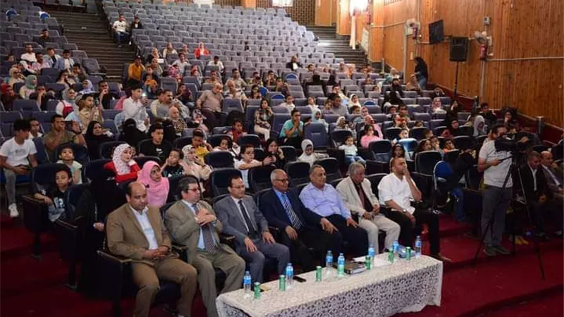 مركز التعليم المدمج بجامعة سوهاج يحتفل بتخرج طلاب الدفعة الثانية من برنامج العلوم العربية