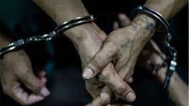 بحوزتهم كمية من السم الأبيض.. التحقيق مع عاطلين لاتجارهما في المخدرات بـ كرادسة