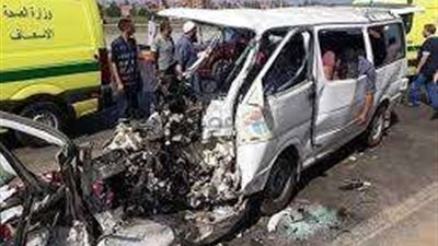 مصرع وإصابة 6 أشخاص في حادث تصادم ميكروباص بسور نادي أكتوبر